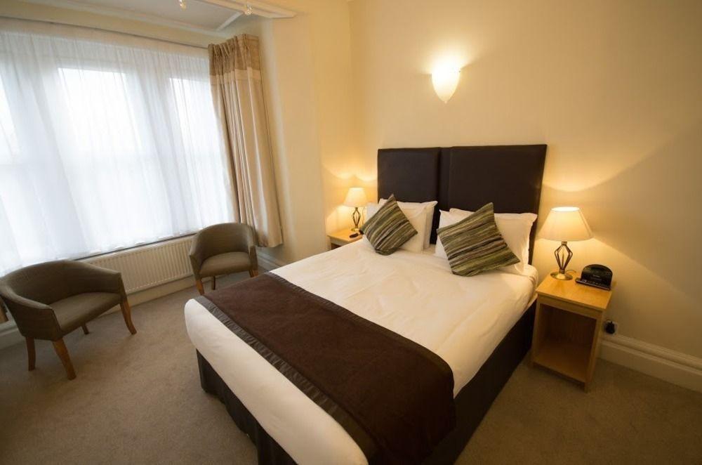 Heath Cottage Hotel Dewsbury Exterior foto